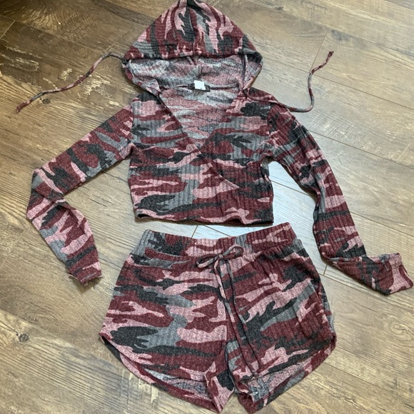 Brandi-Crop Top Hoodie Camo Short Set - Picture 4 of 4